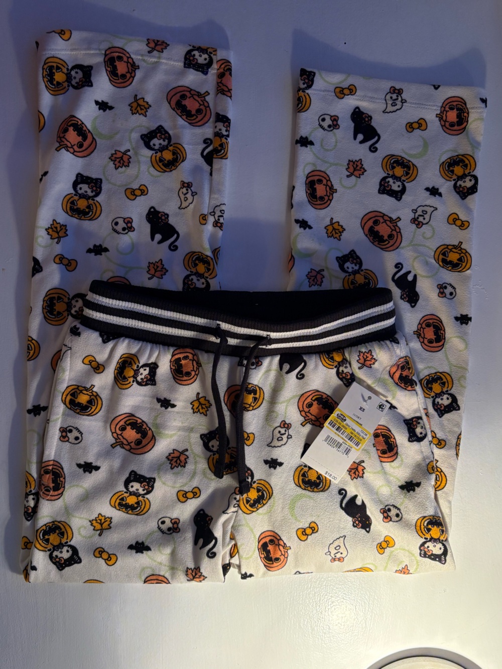NWT Girls’ XS Halloween Hello Kitty Pants